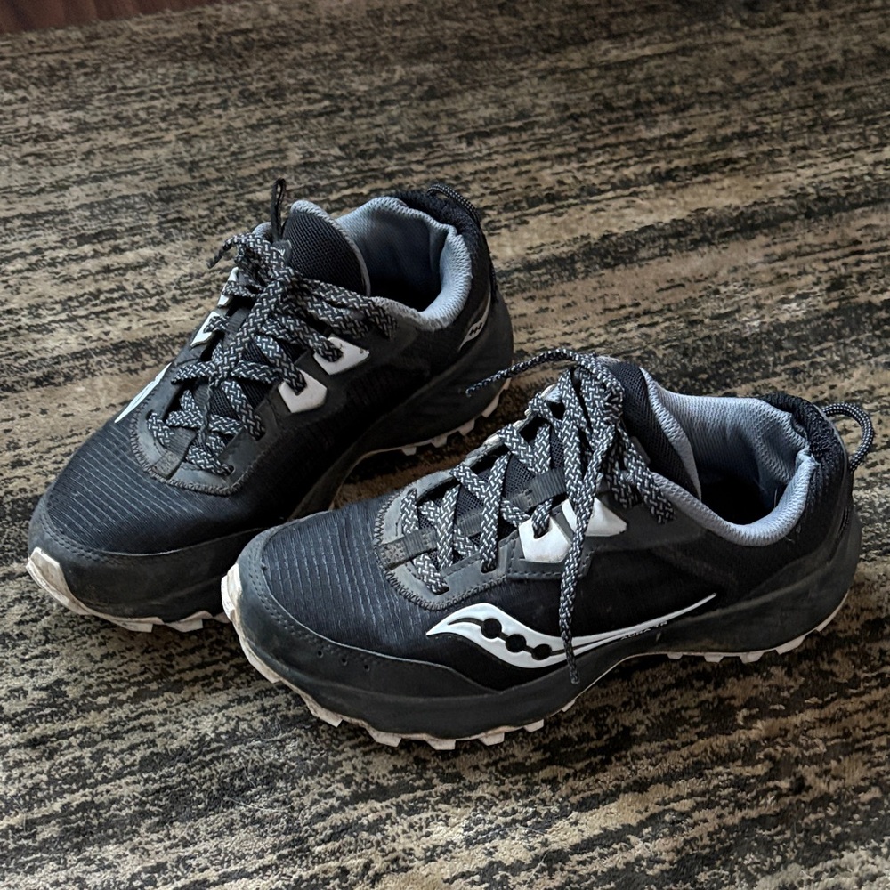 Saucony Women's Aura Tr Sneaker size 6.5 wide
